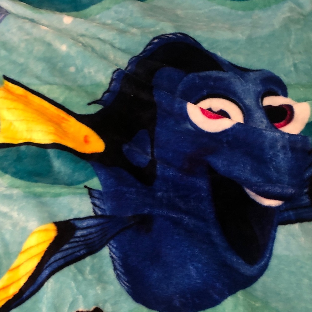 Finding Dory Plush Throw Blanket - Blue & Yellow